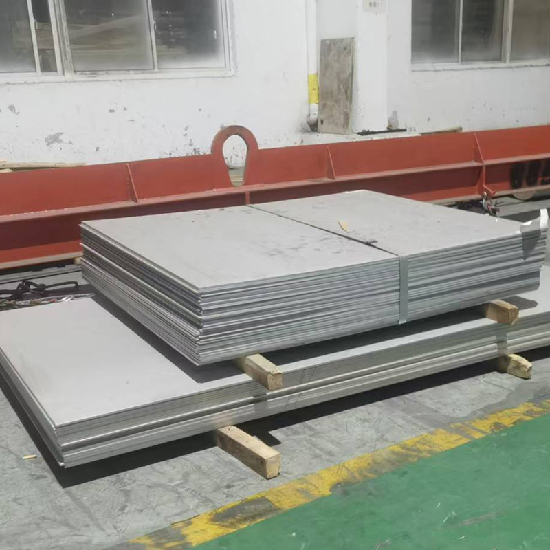 Low-alloy high-strength steel plate