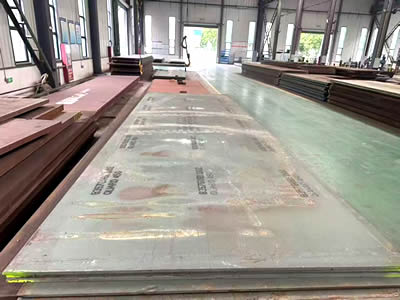 What is the implementation standard for wear-resistant plates?