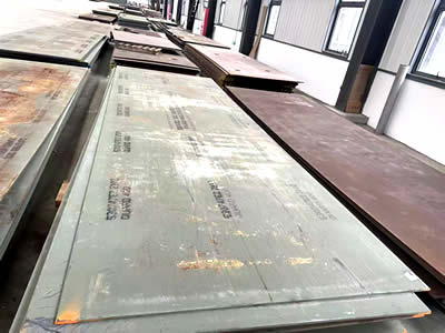 What is the material of the build-up welding wear-resistant plate?